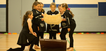 Children from Gaelscoil Uí Fhiaich